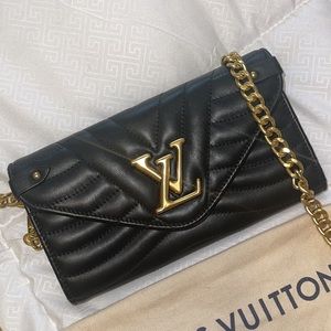✖️✖️SOLD ✖️✖️Louis Vuitton New Wave Wallet on chain. 💛🖤💛🖤💛🖤